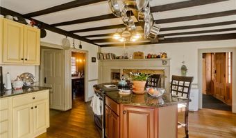 175 Huntinghouse Rd, Glocester, RI 02857