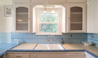 128 E Elmview Pl, Alamo Heights, TX 78209
