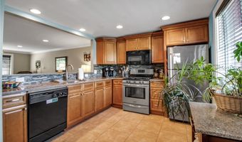 51 Stoneledge Ct, Amherst, NY 14221