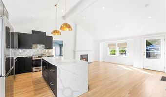 7 Carpenter Ave, Barrington, RI 02806