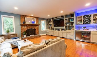 20 Lincoln Dr, North Smithfield, RI 02896