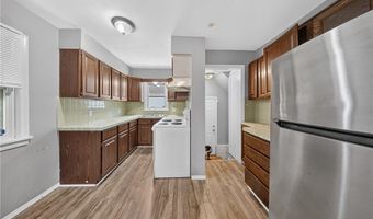 378 Hillwood Dr, Akron, OH 44320