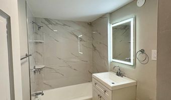 2008 38TH St SE 302, Washington, DC 20020