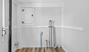 1382 Hope St, Bristol, RI 02809