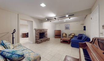 45 N Nabby Rd, Danbury, CT 06811