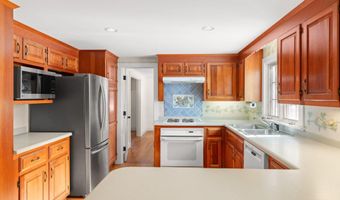 79 Bayberry Ln, Barnstable, MA 02630