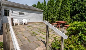 198 N Timber Ln, Cheshire, CT 06410