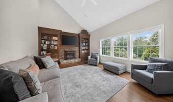 25 Winding Trl, Cheshire, CT 06410