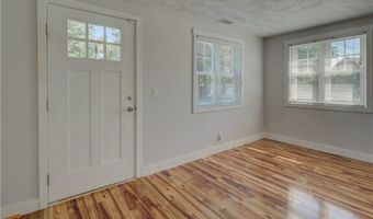 33 Spruce Ln, Bristol, RI 02809