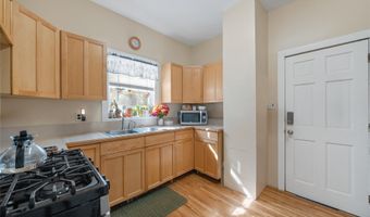 29 Lake St, Amityville, NY 11701