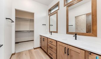 2317 E Brek St, Brandon, SD 57005