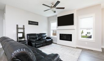 827 33rd Ct SW, Altoona, IA 50009