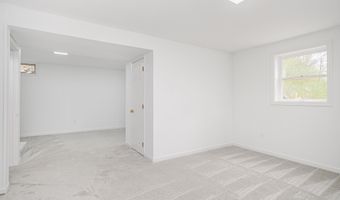 23 Oak Grove Rd, Brookfield, CT 06804