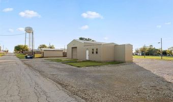 305 N SYCAMORE St, Archer City, TX 76351