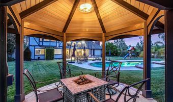 29302 Laro Dr, Agoura Hills, CA 91301