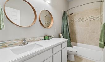7223 HOURGLASS Dr, Apollo Beach, FL 33572