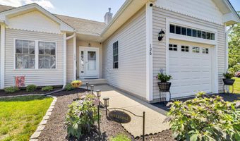 136 Pond View Cir 136, Beacon Falls, CT 06403