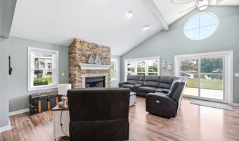 1280 Surfside Cir, Aurora, OH 44202