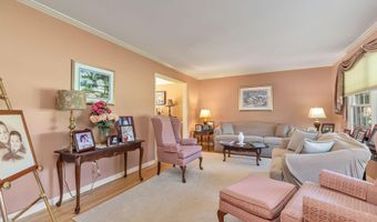 44 Devonshire Ct, Middletown, NJ 07748