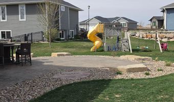 2816 E Sunflower Cir, Brandon, SD 57005