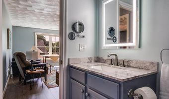 8 Royal Ln, Raymond, NH 03077