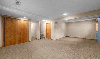 209 W Ironwood St, Brandon, SD 57005