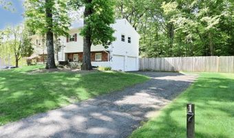 17 Twin Lakes Dr, Airmont, NY 10952