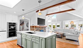 115 Beavertail Rd, Jamestown, RI 02835