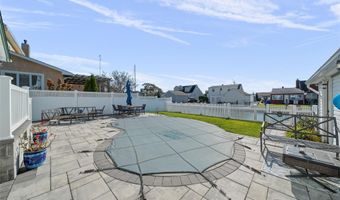 38 Bayside Pl, Amityville, NY 11701