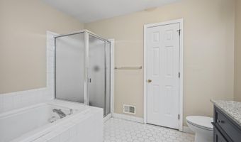 172 Windsong Cir, East Brunswick, NJ 08816