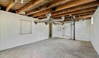 110 W Locust St, Aurora, MO 65605