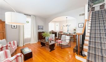 167 Meadow Ln, Middletown, RI 02842