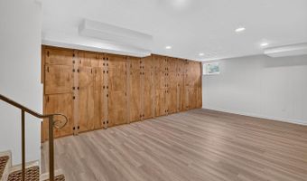 6035 CHATSWORTH Ln, Bethesda, MD 20814