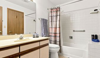 931 Perry Dr, Algonquin, IL 60102