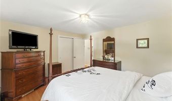 22 Camelot Cir, Johnston, RI 02919