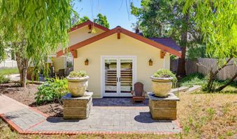 307 N Main St, Ashland, OR 97520