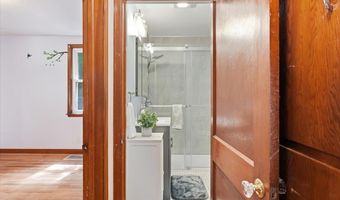 51 Cayuga Ct, Burlington, VT 05408