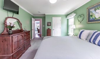 765 Spring Hill Farm Dr, Ballwin, MO 63021