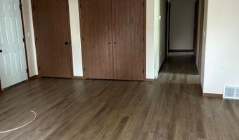 915 S 9th St, Aberdeen, SD 57401