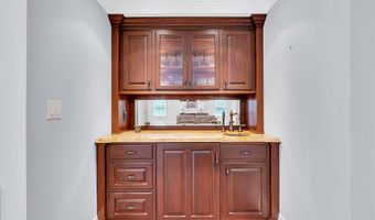 41 Marlpit Pl, Middletown, NJ 07748