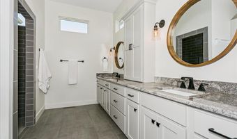 2407 N Lakeside Cir, Andover, KS 67002