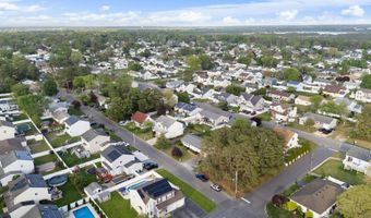 48 Poplar St, Beachwood, NJ 08722