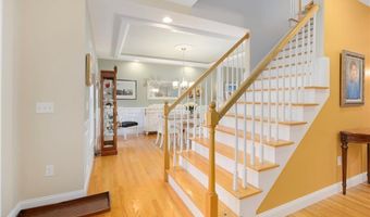 10 Honey Lou Ct, Cranston, RI 02921