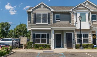 5 Robert Court St, Amityville, NY 11701