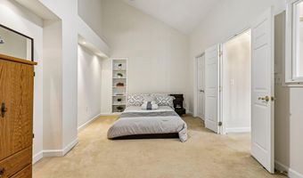 1320 N WAYNE St N 405, Arlington, VA 22201