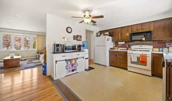 10 Brightwood Ln, Branford, CT 06405