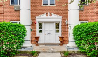 809 E Miner St 3B, Arlington Heights, IL 60004