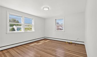 101 Bateman Ave, Cranston, RI 02920