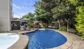 6 Surle Ct, Bayville, NJ 08721