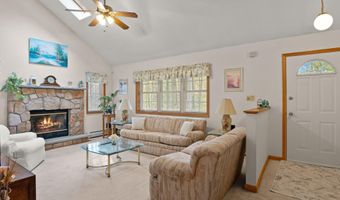 104 Merriment Ln, Blakeslee, PA 18610